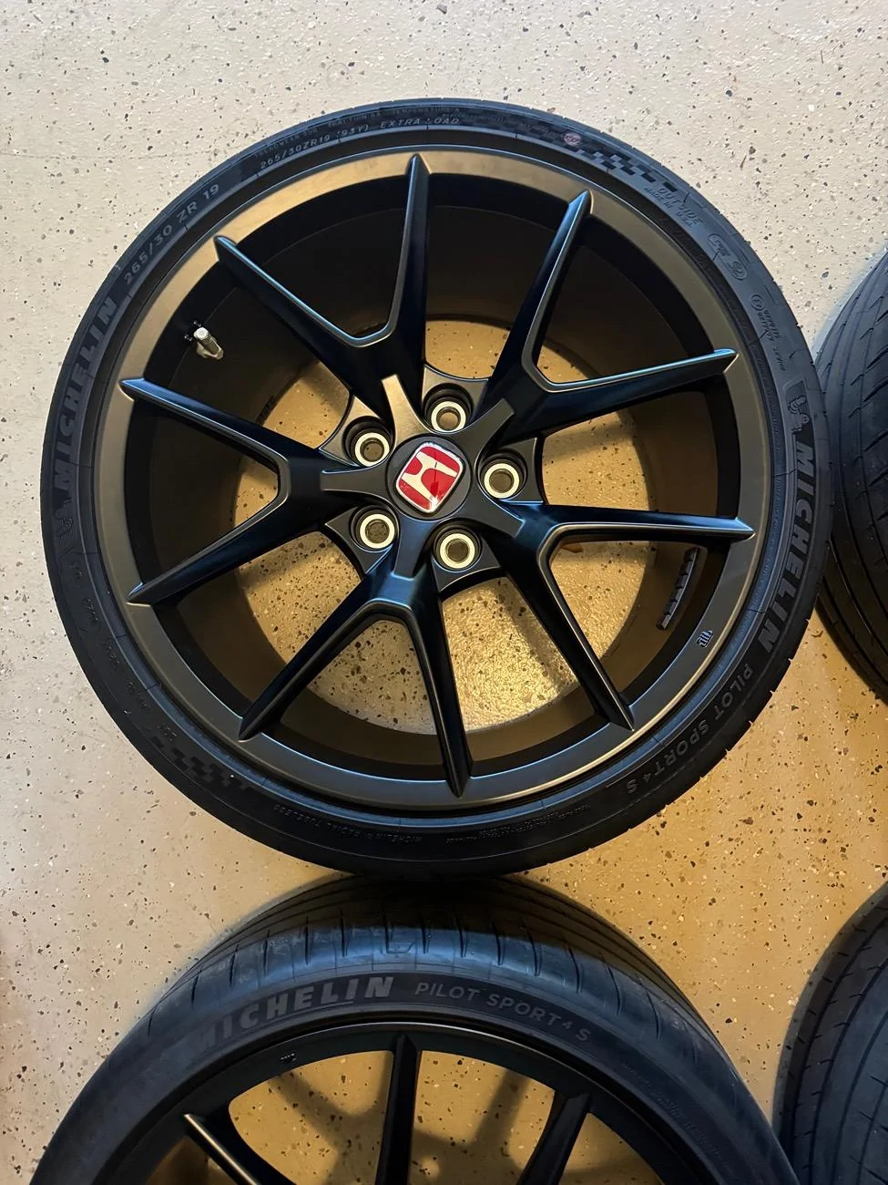 11th Gen Honda Civic OEM FL5 Wheels & Tires with 500 miles on them IMG_2893