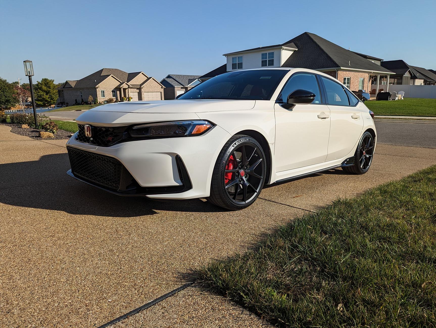 11th Gen Honda Civic Post your FL5 Civic Type R delivery pics! 🙌 📸 PXL_20231012_211506502.MP