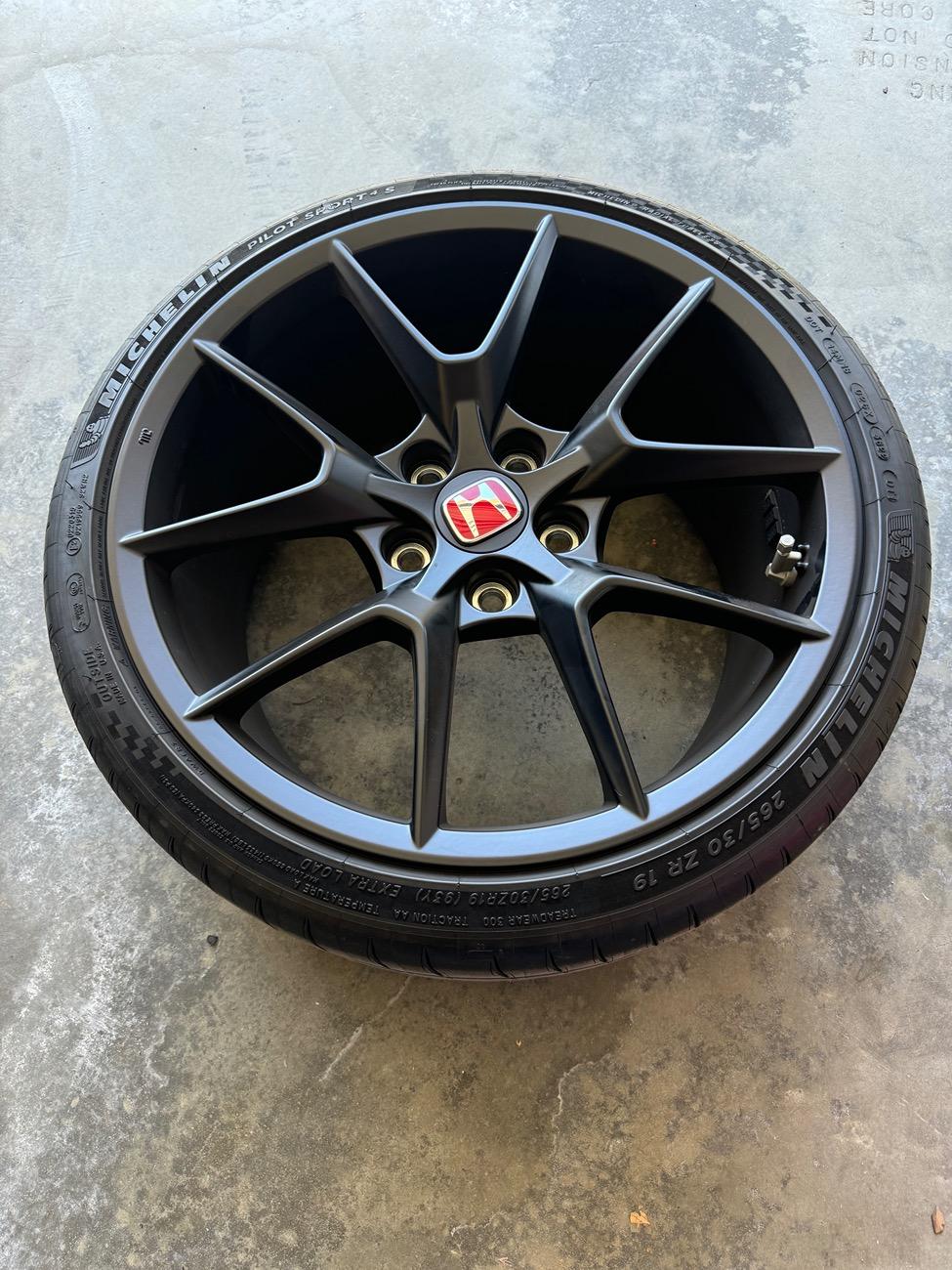 11th Gen Honda Civic Stock FL5 wheels/tires IMG_0179