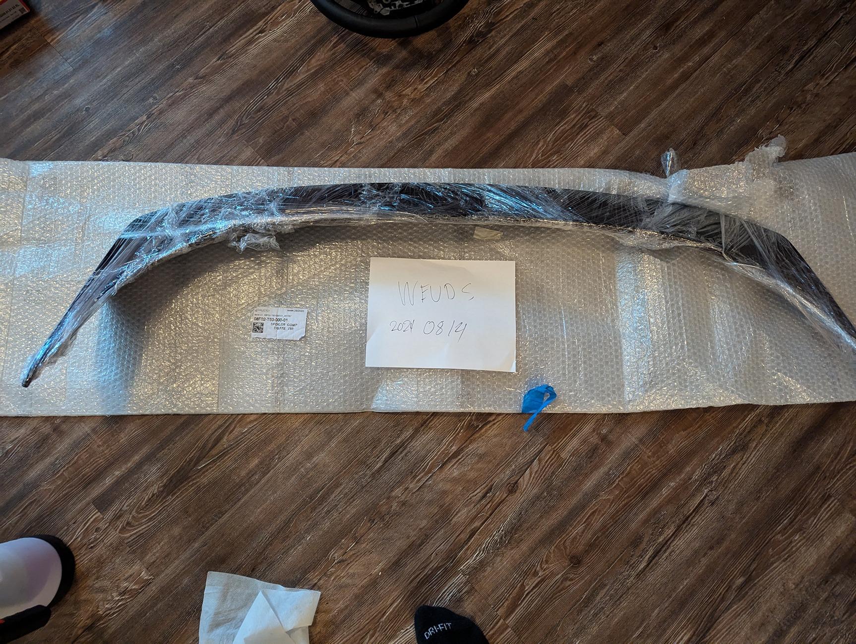 11th Gen Honda Civic FS: OEM Wing and Leather Steering Wheel PXL_20240814_234139104