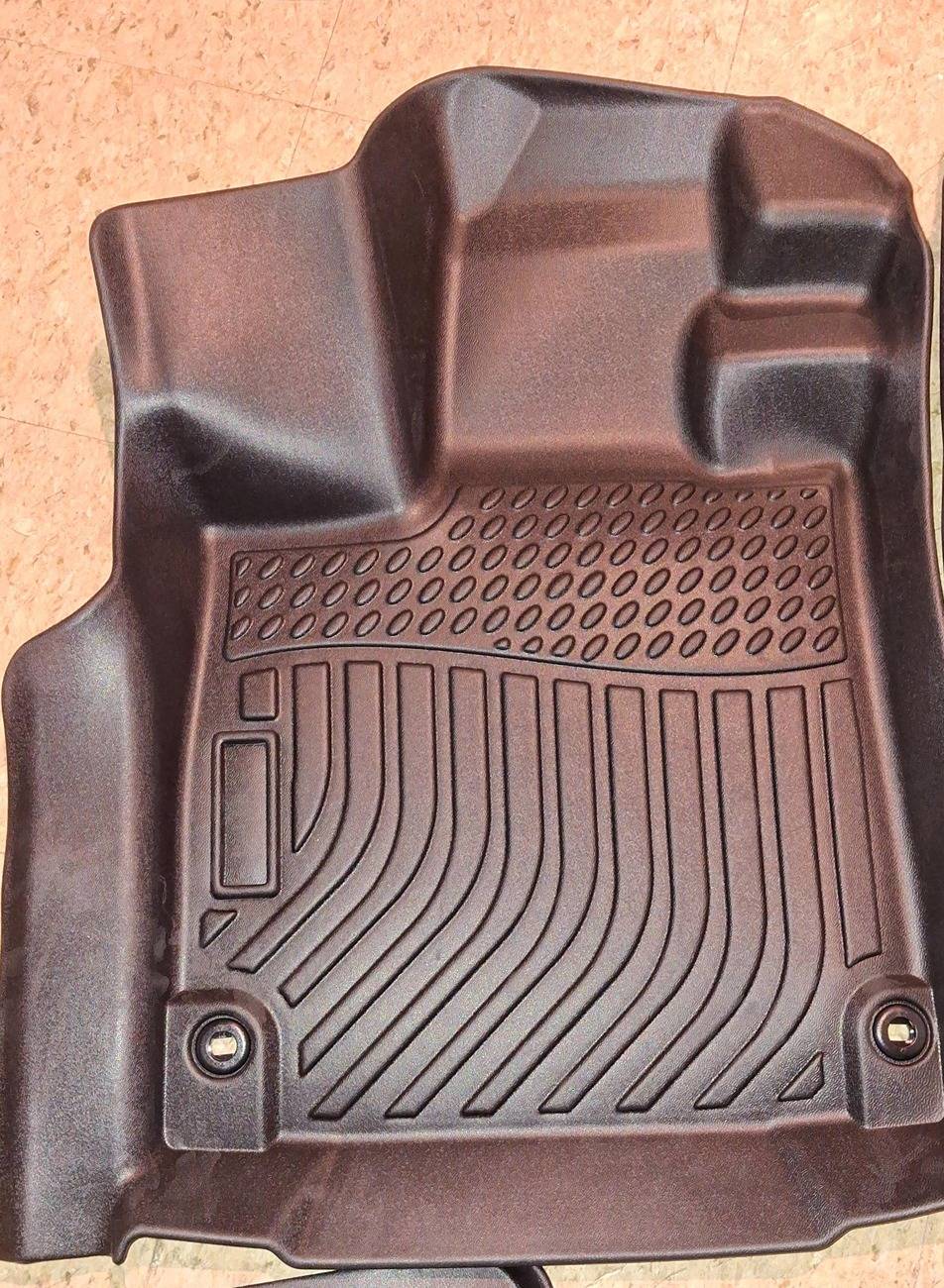 11th Gen Honda Civic Canadian dealer asked what colour Type R I want civic front mat1