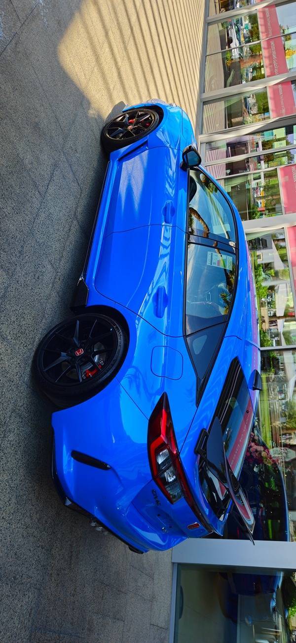11th Gen Honda Civic Took delivery of my 2025 Honda Civic Type R 20241029_114225