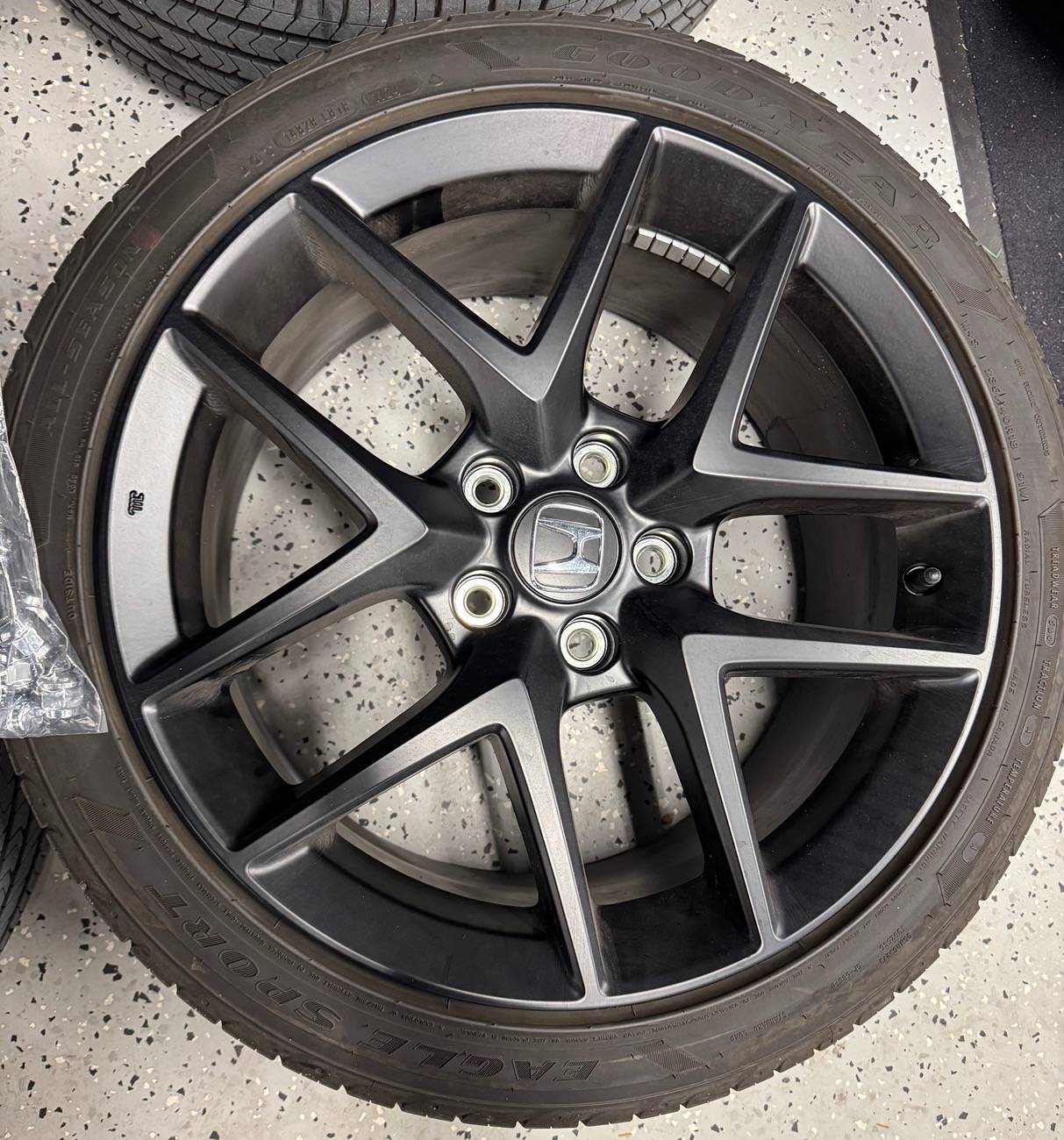11th Gen Honda Civic 2024 OEM Civic Si Wheels and Tires. 5k Miles. IMG_6640