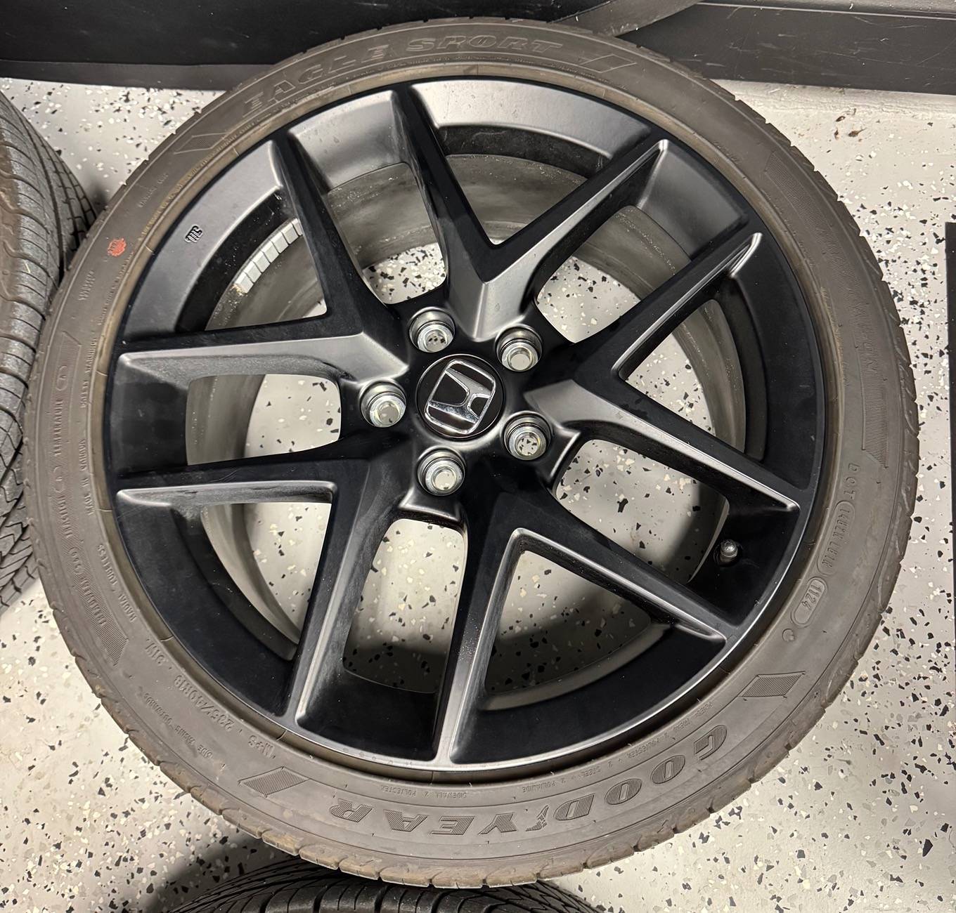11th Gen Honda Civic 2024 OEM Civic Si Wheels and Tires. 5k Miles. IMG_6645