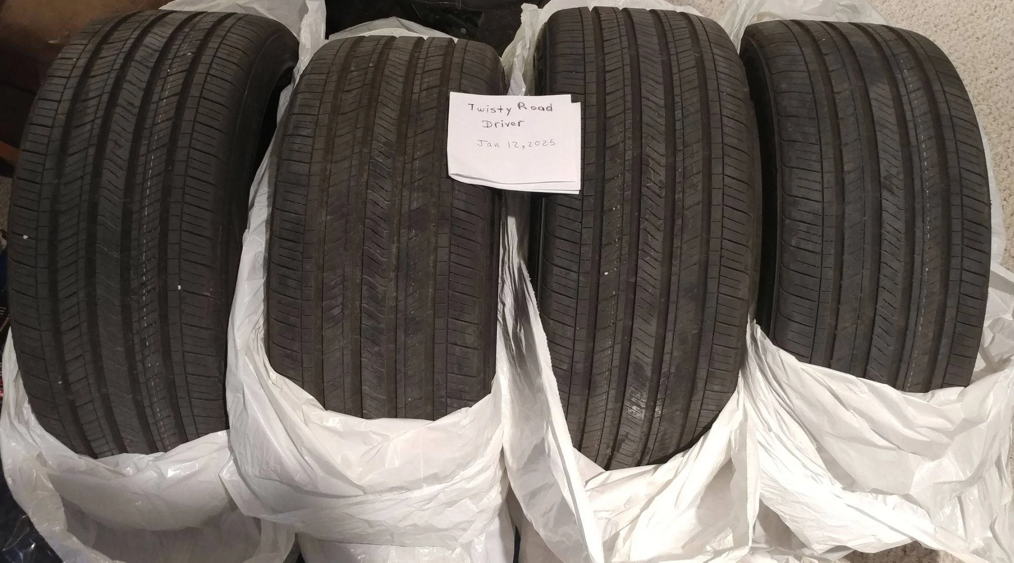 11th Gen Honda Civic 4 Goodyear Assurance Finesse 235 / 40 / R18 used once All_4