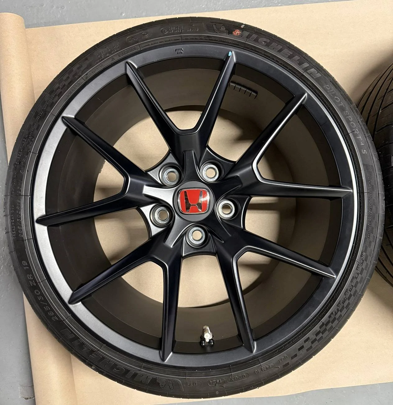 11th Gen Honda Civic 2025 Civic Type R FL5 OEM Wheels + Michelin PS4S Tires (like new) $1950 or OBO Wheel_4