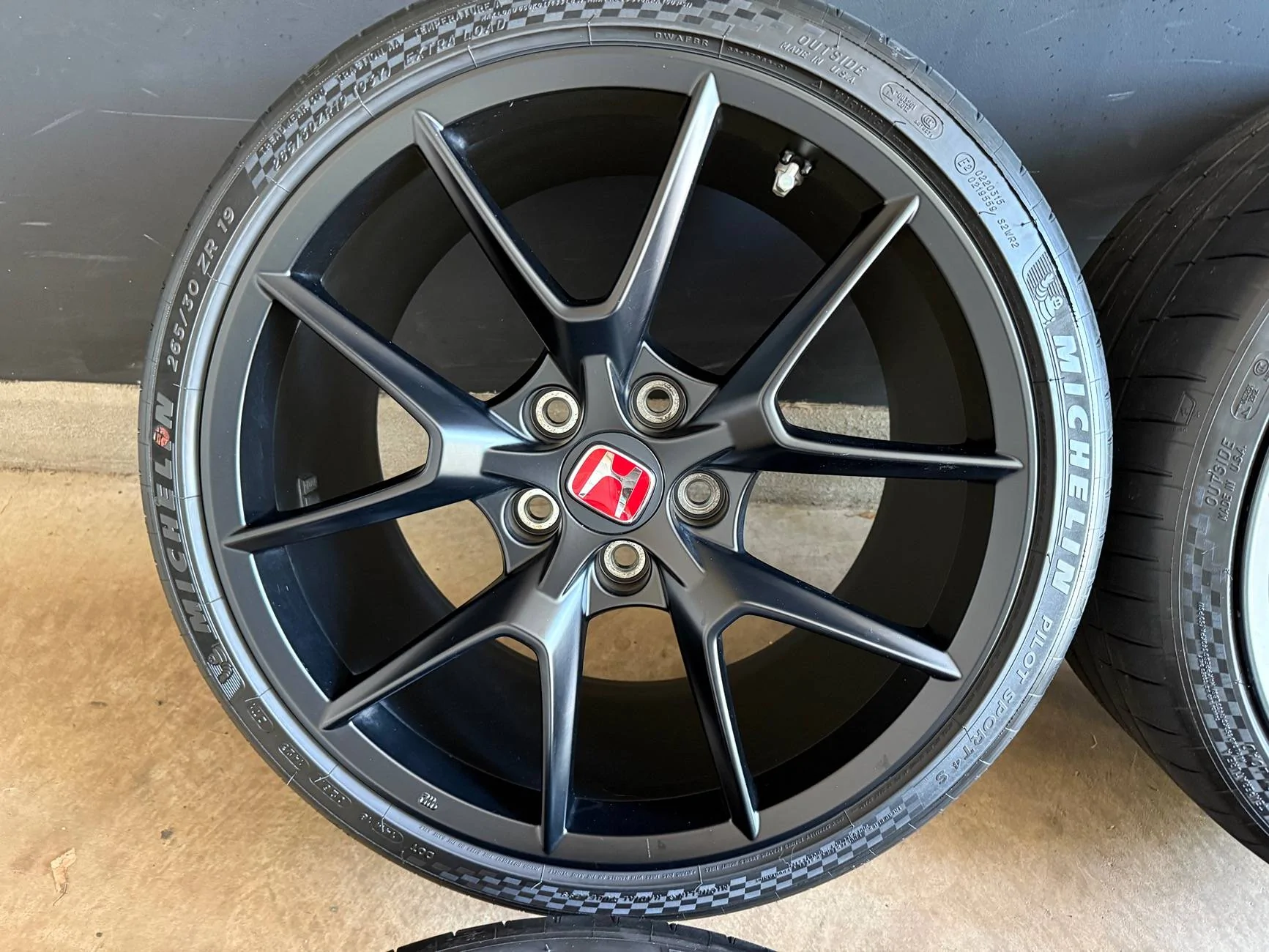 11th Gen Honda Civic OEM Honda Civic Type R FL5 19” Wheels w/ Tires **1 wheel face damage** IMG_1196