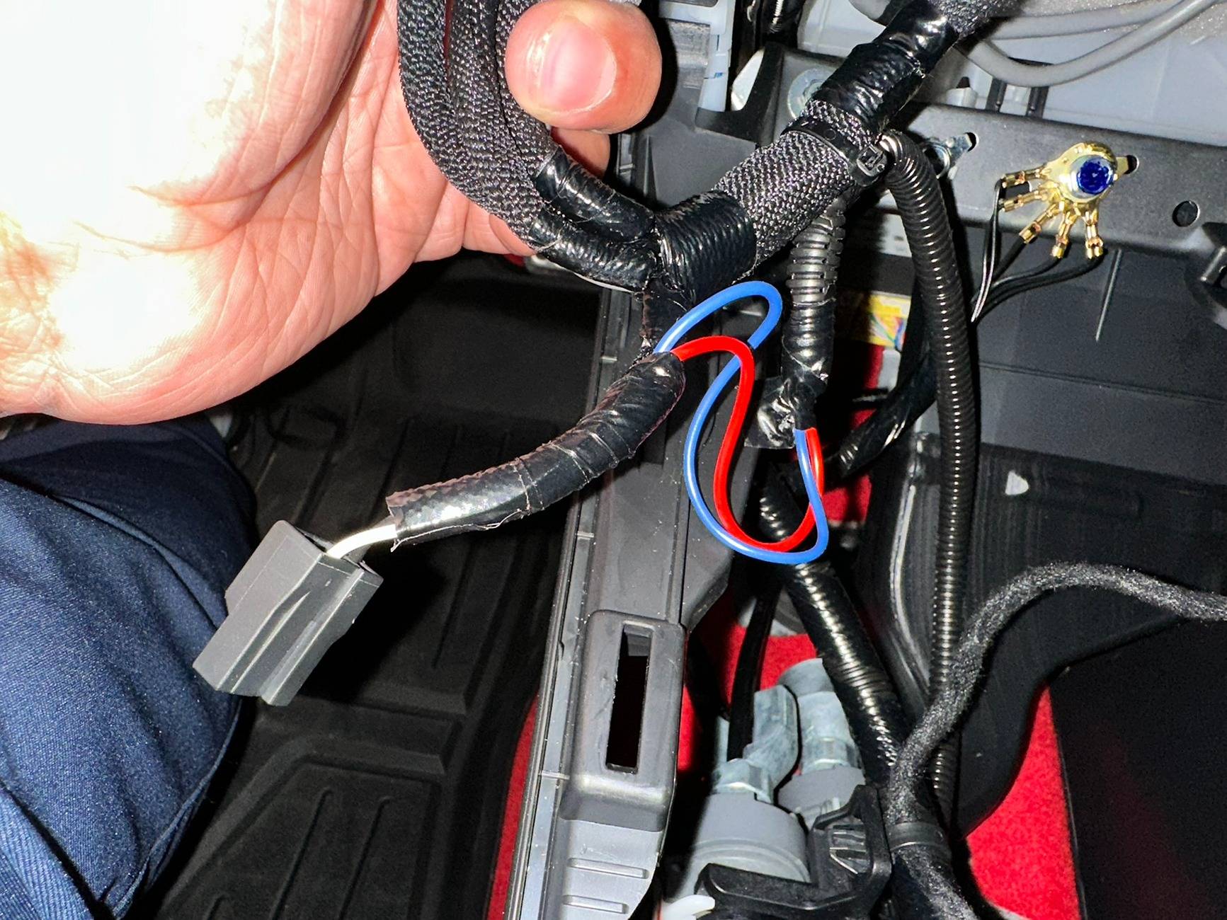 11th Gen Honda Civic Rear vents/USB port mod IMG_0576.JPEG