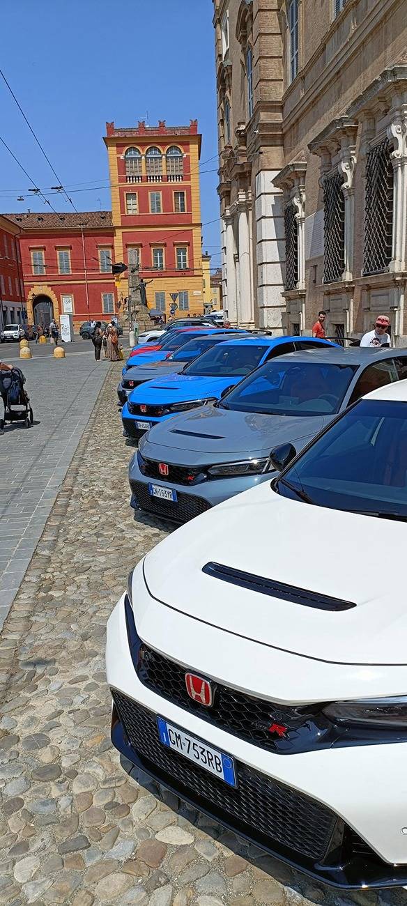11th Gen Honda Civic FL5 Ultimate Edition in Europe. The last one. 58d33997-0715-4224-8469-8d98251c71d1