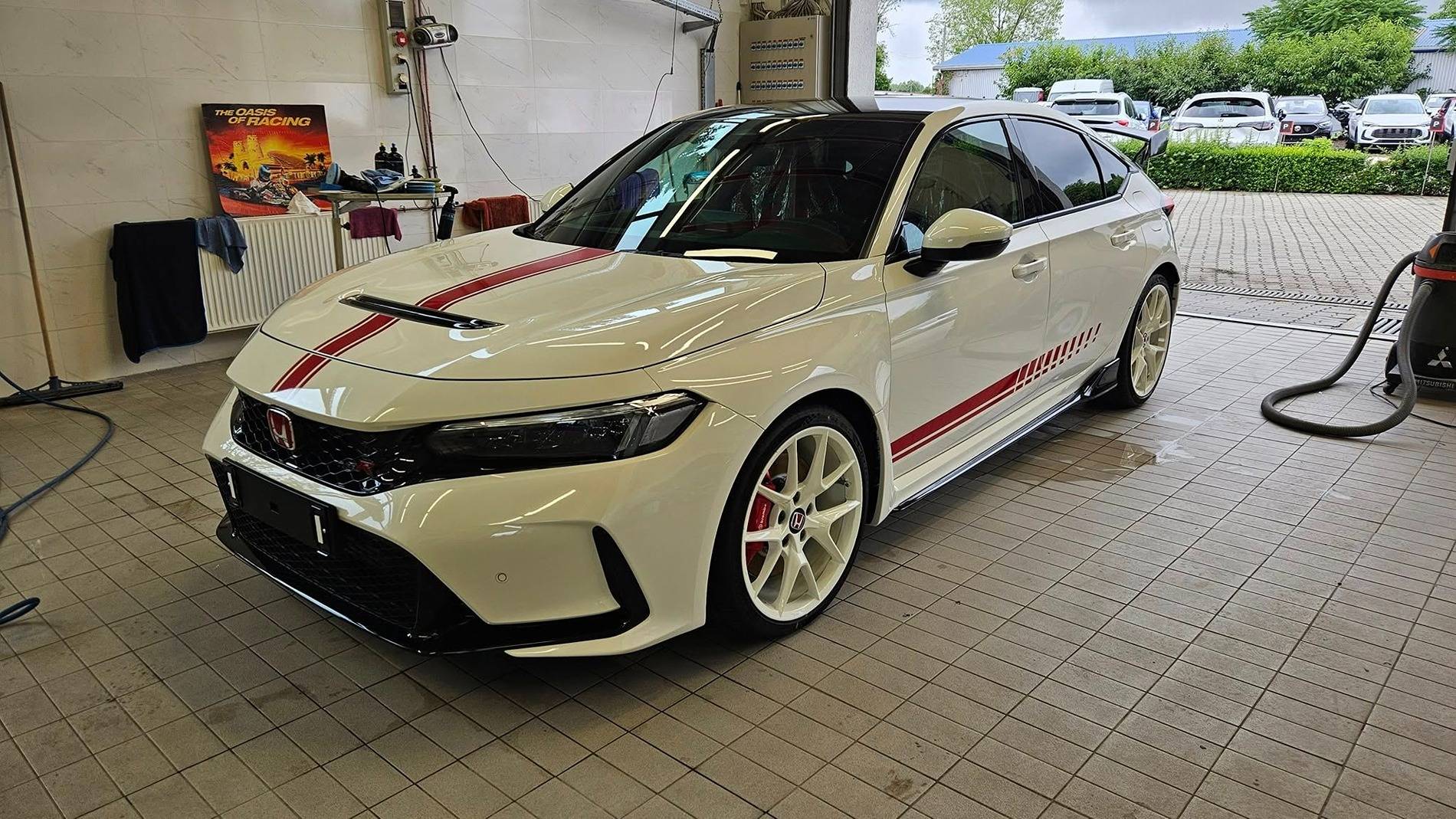 11th Gen Honda Civic Official CHAMPIONSHIP WHITE FL5 Type R Photos Thread 517572538_24200082706288334_7825588721317324082_n