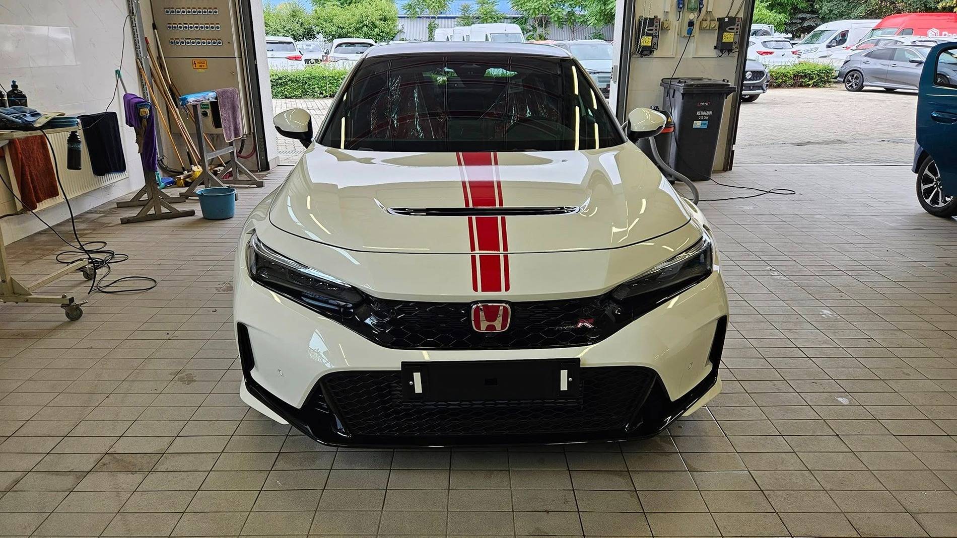 11th Gen Honda Civic Official CHAMPIONSHIP WHITE FL5 Type R Photos Thread 516302221_24200082282955043_1658282532791826649_n