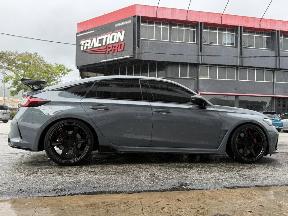 11th Gen Honda Civic Volk Racing TE37 S-Plus 19x9.5 +36 - Black Shadow LTD 481284103_4093829520838896_2346209992713214885_n