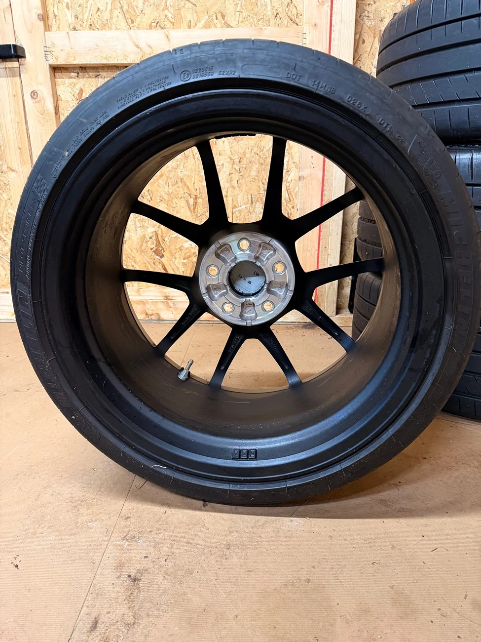11th Gen Honda Civic OEM FL5 Type R Wheels and Tires (ESSENTIALLY NEW) - $2000 IMG_7522