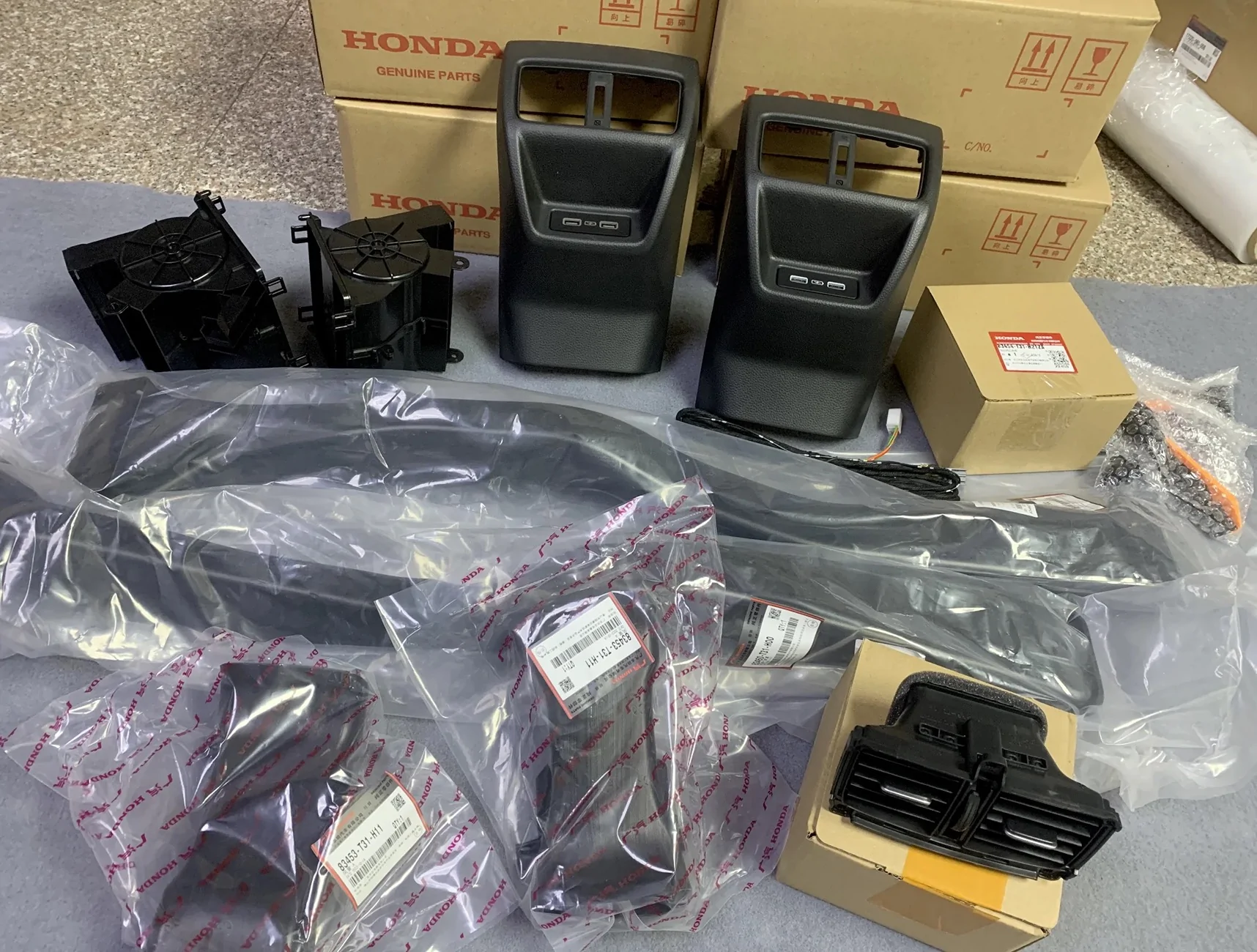 11th Gen Honda Civic Rear vents/USB port mod 1758221510016-o0