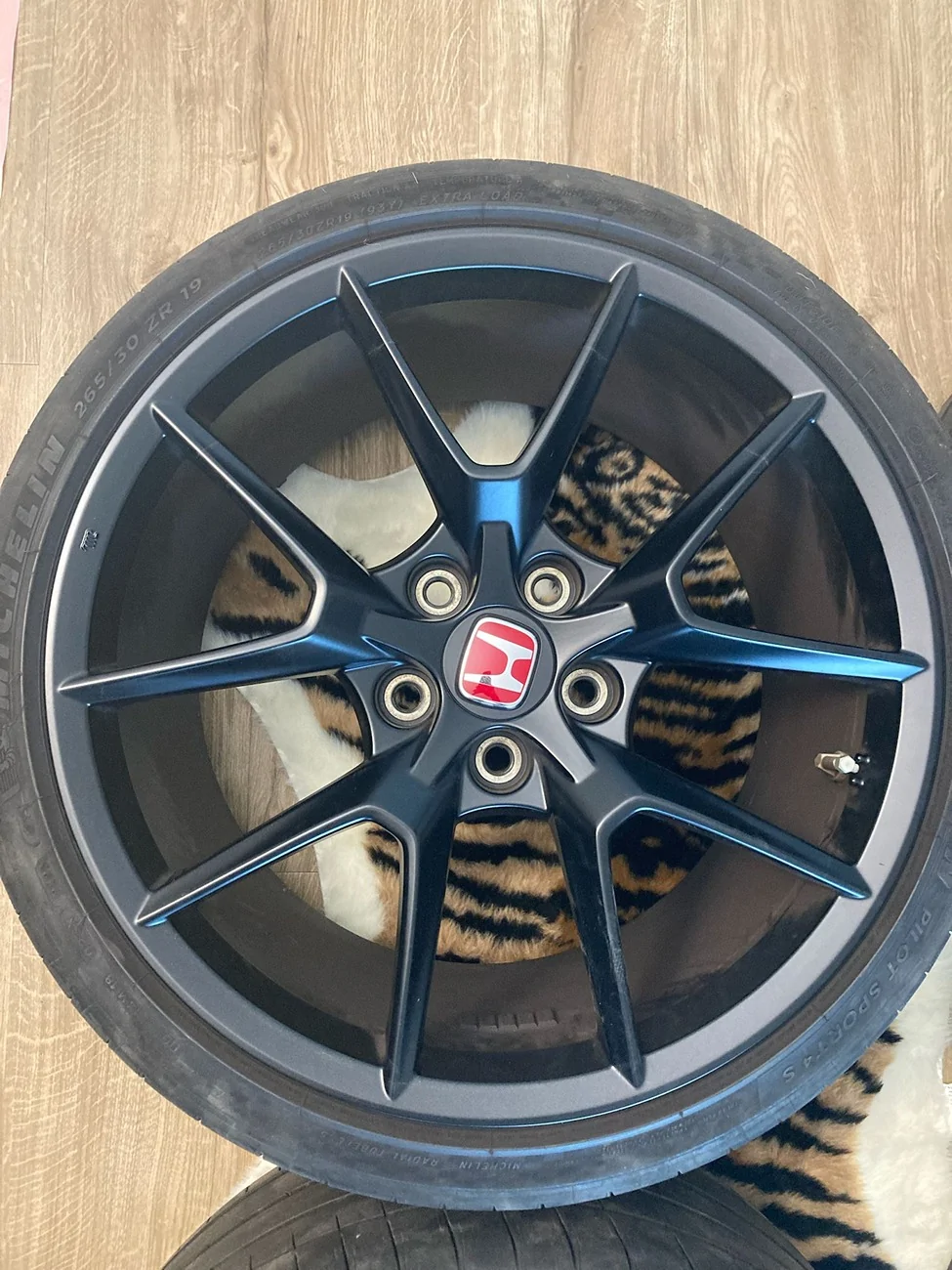 11th Gen Honda Civic FS: OEM FL5 wheels Img3