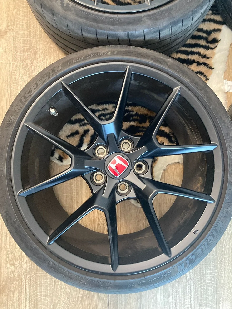 11th Gen Honda Civic FS: OEM FL5 wheels 19x9.5 ET60 5x12, OEM 265/30/19 Michelin Pilot Sport 4S tires Img2