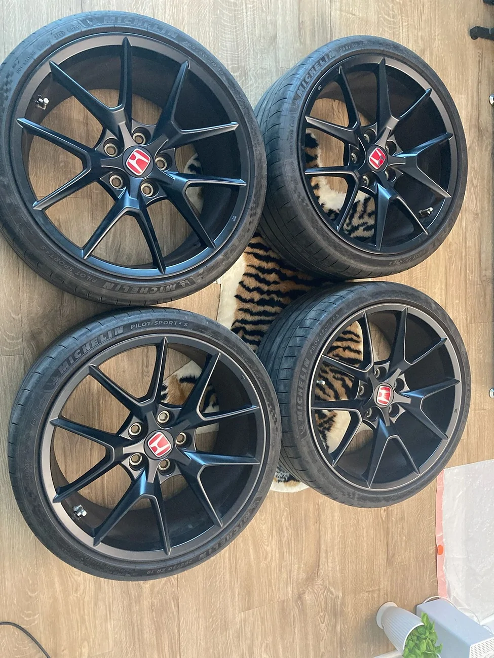 11th Gen Honda Civic FS: OEM FL5 wheels 19x9.5 ET60 5x12, OEM 265/30/19 Michelin Pilot Sport 4S tires Img6