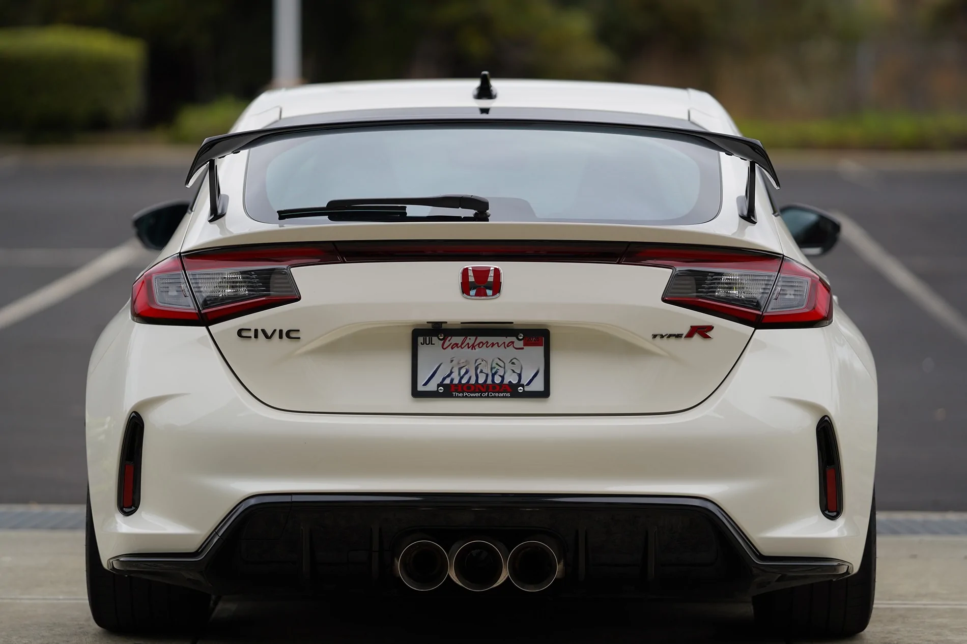 11th Gen Honda Civic Official CHAMPIONSHIP WHITE FL5 Type R Photos Thread DSC010681