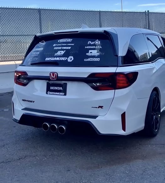 11th Gen Honda Civic Honda Odyssey Type R Tribute 574562066_1412987836856604_3765003463923478116_n