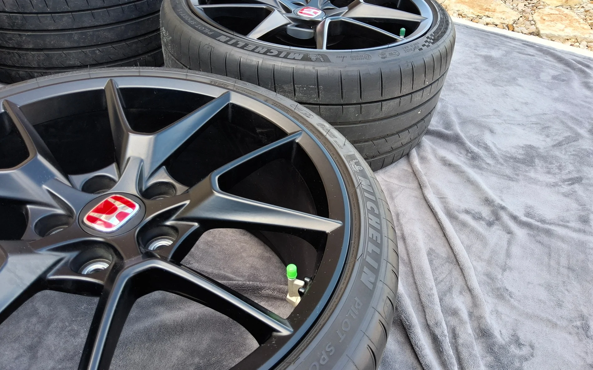 11th Gen Honda Civic OEM FL5 Type R Matte Black wheels and PS4S tires for sale. 20251115_120811