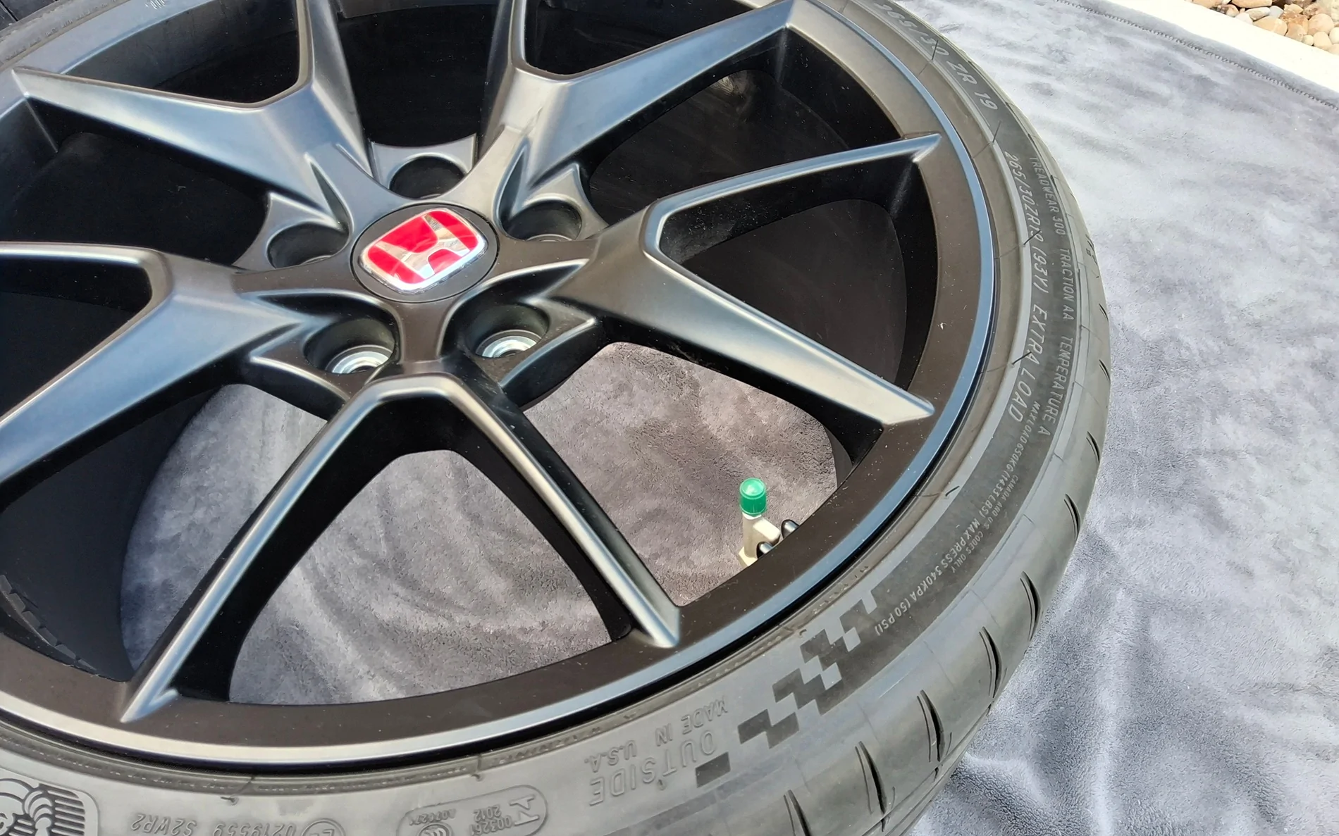 11th Gen Honda Civic OEM FL5 Type R Matte Black wheels and PS4S tires for sale. 20251115_120815