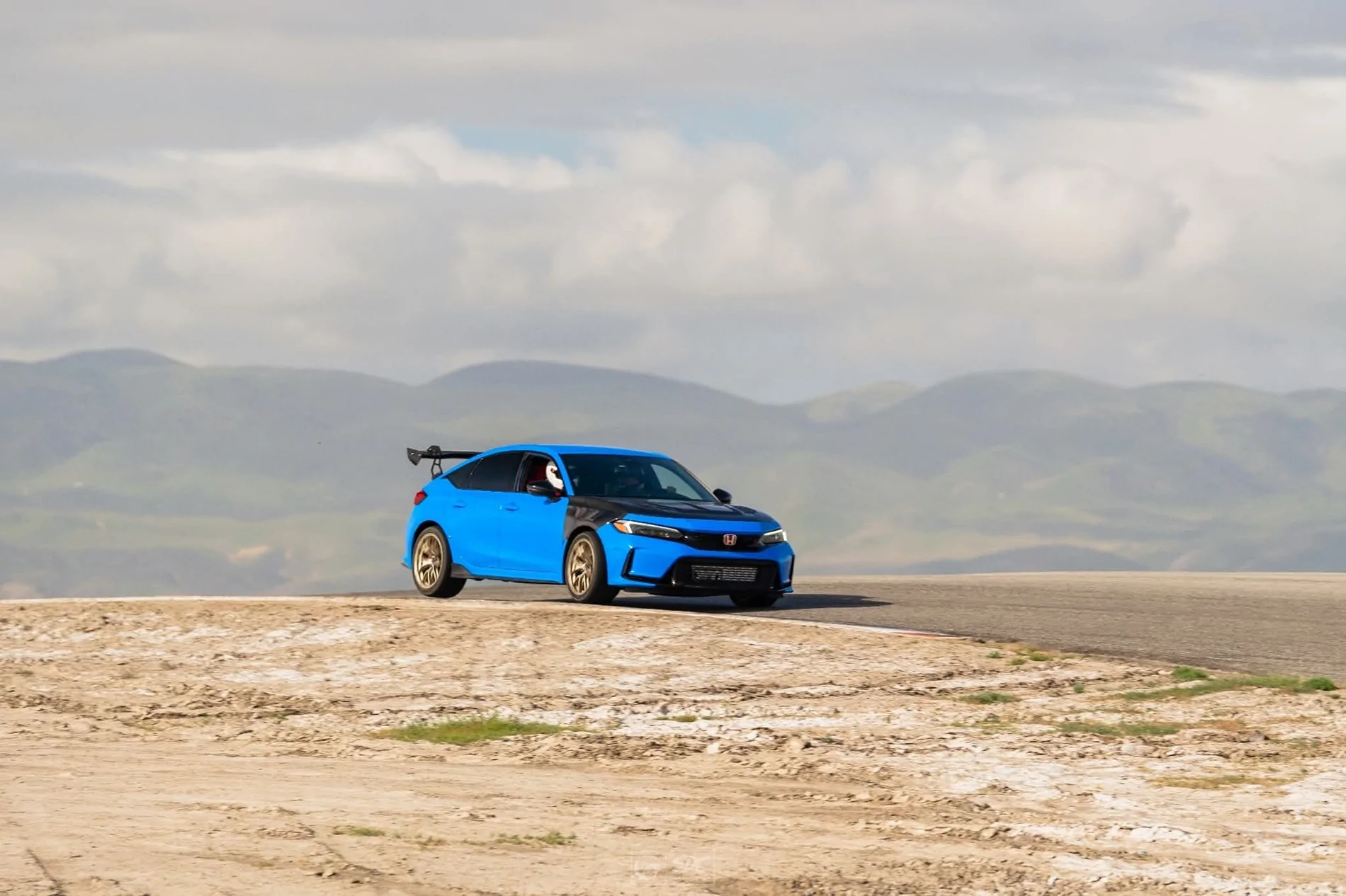 11th Gen Honda Civic 992 GT3 vs. FL5 Type R FB_IMG_1763338987933