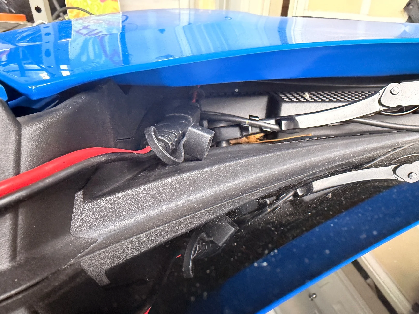 11th Gen Honda Civic Battery tender IMG_3858