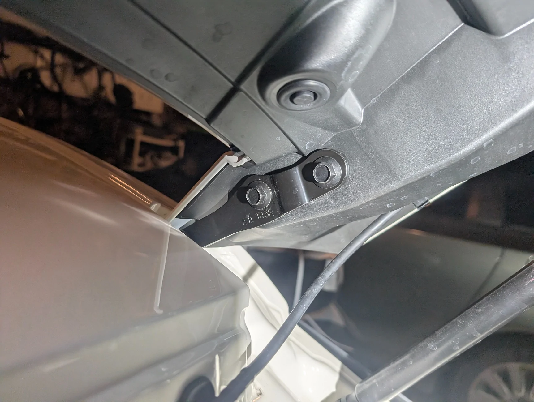 11th Gen Honda Civic Adjusting the FL5 hatch hinge FL5 passenger side hatch hinge (inside)