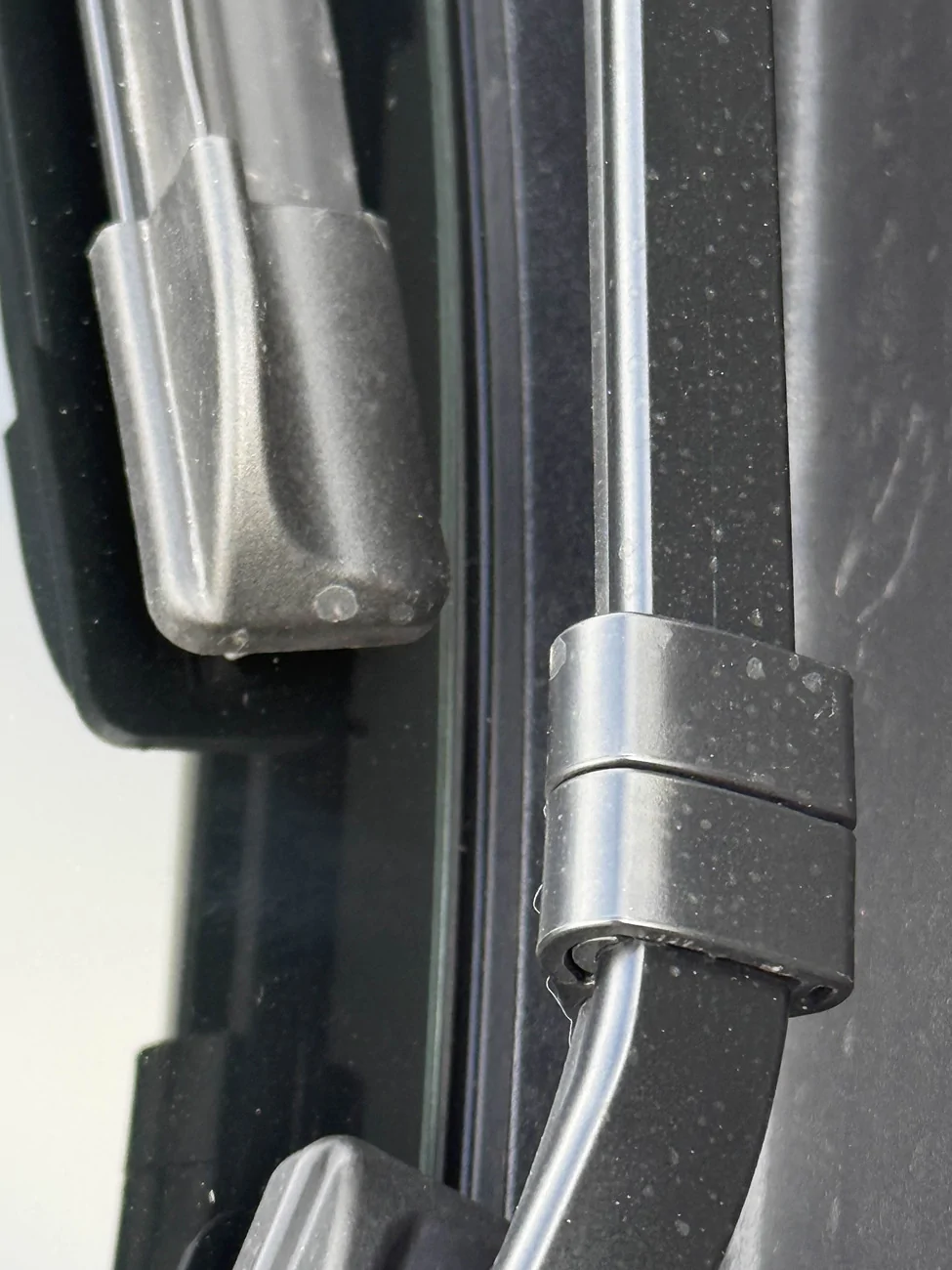 11th Gen Honda Civic Those who've had windshields replaced - help me rate this job lower_cowl_center_gap_zoom_1