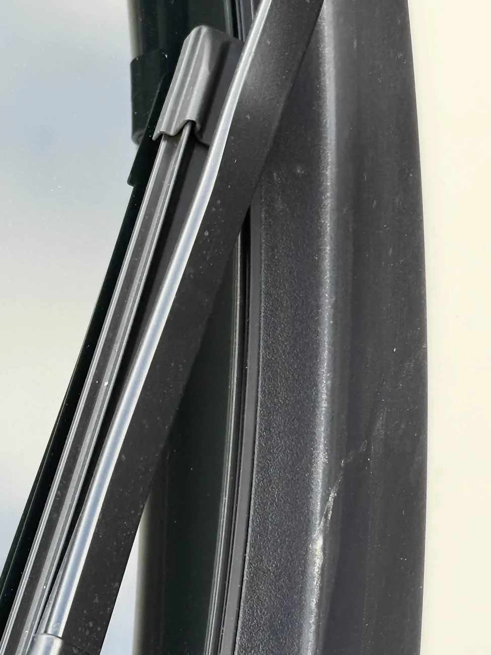 11th Gen Honda Civic Those who've had windshields replaced - help me rate this job lower_cowl_center_gap_zoom_2