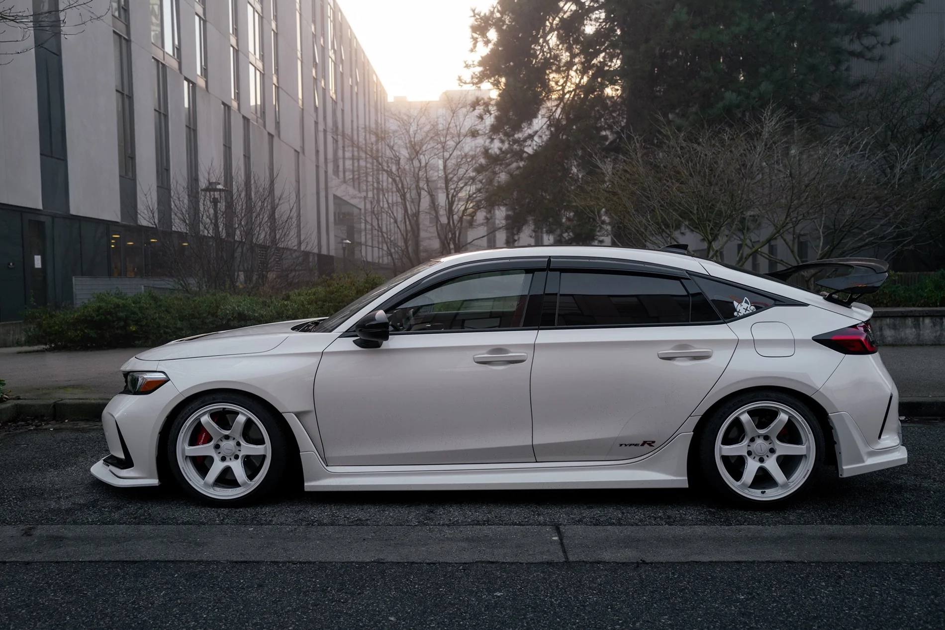 11th Gen Honda Civic Official CHAMPIONSHIP WHITE FL5 Type R Photos Thread L1000588