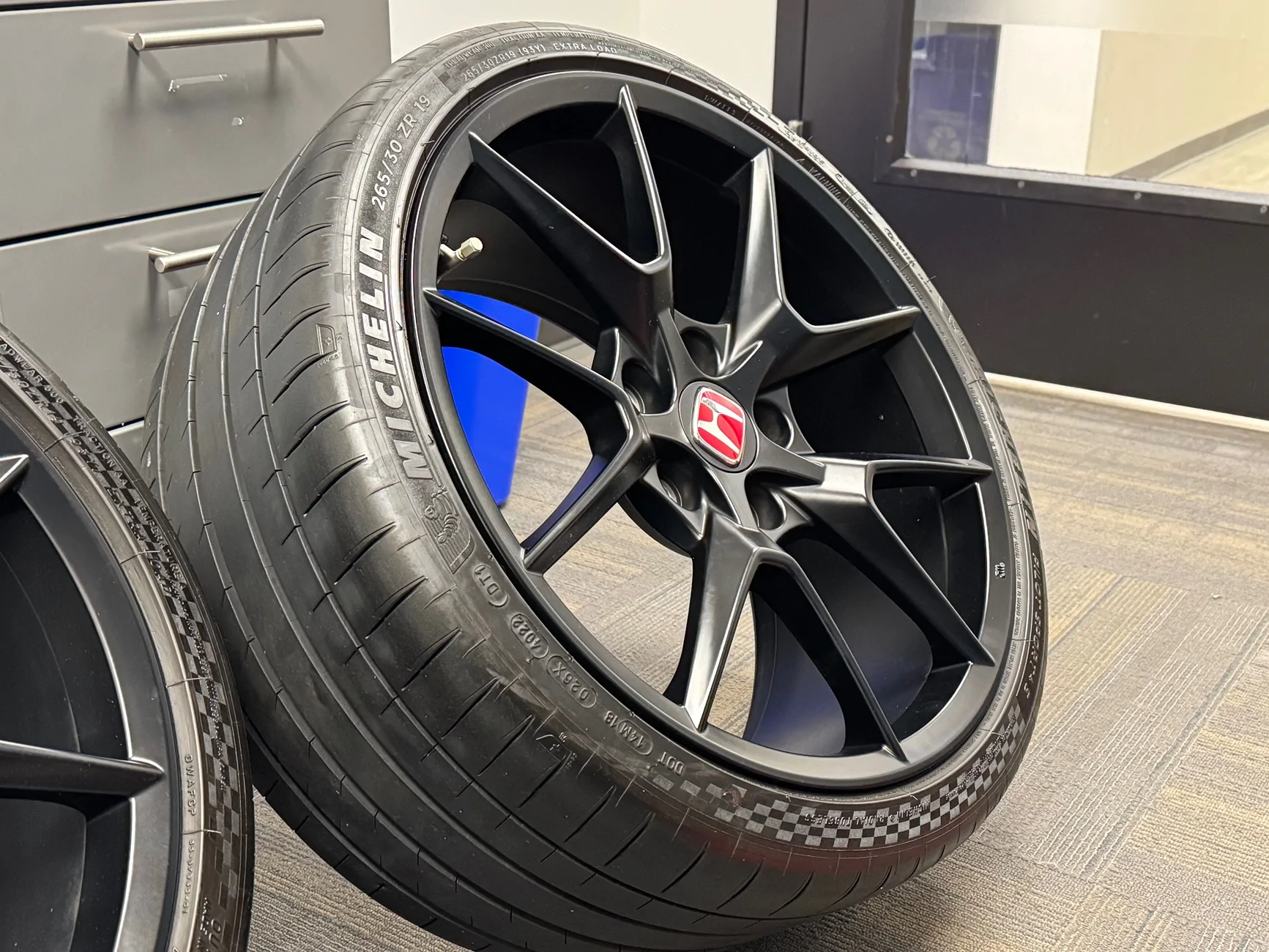 11th Gen Honda Civic FL5 Factory wheels and tires IMG_8508