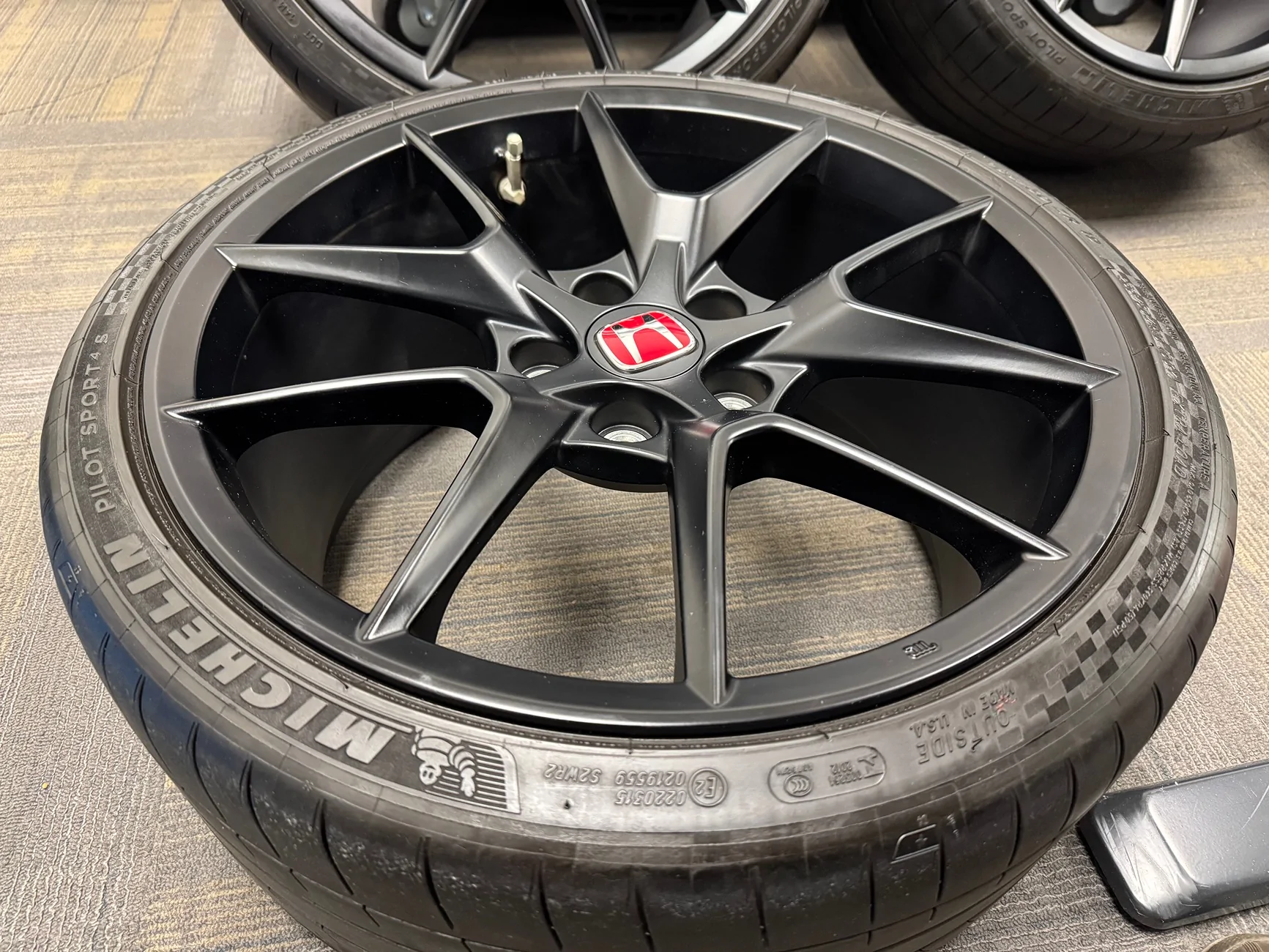 11th Gen Honda Civic FL5 Factory wheels and tires IMG_8505