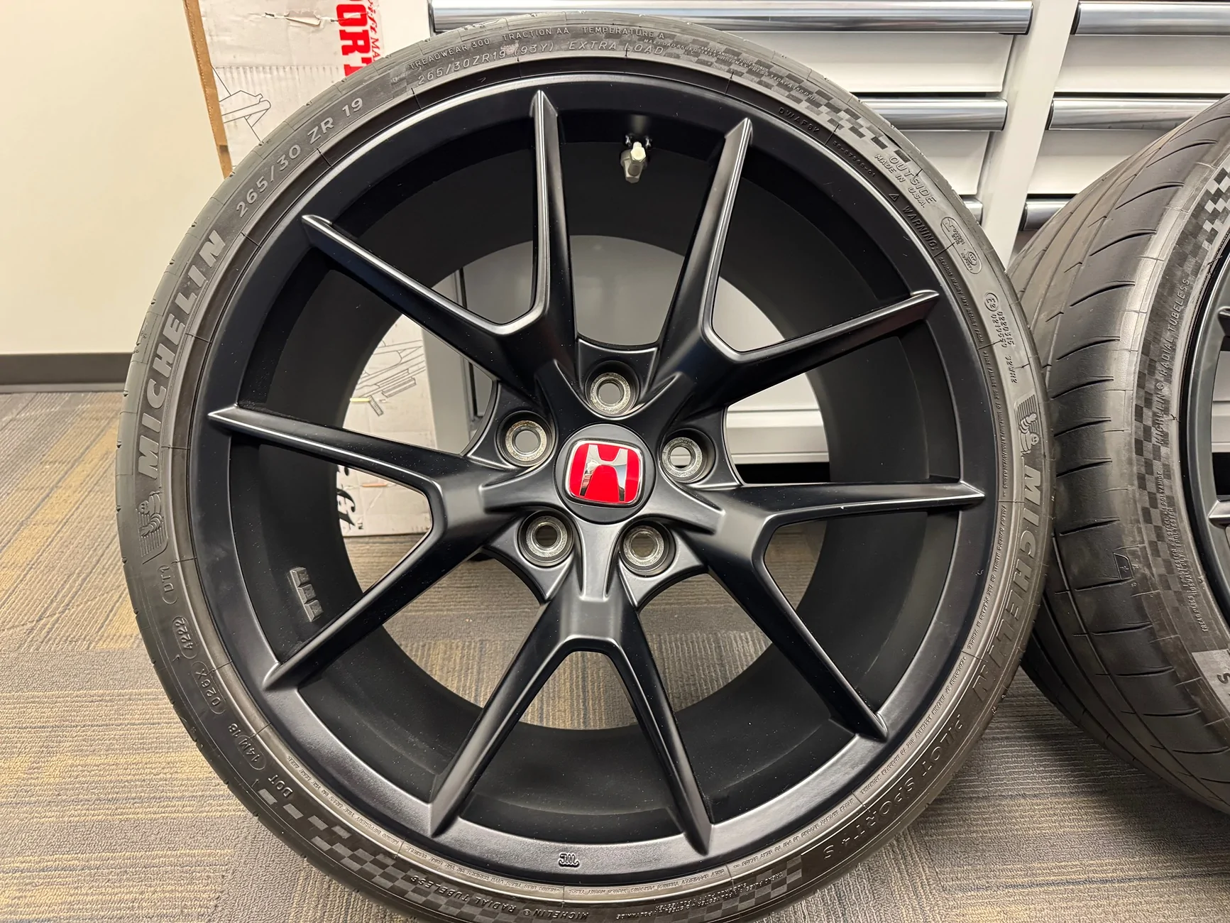 11th Gen Honda Civic FL5 Factory wheels and tires IMG_8506