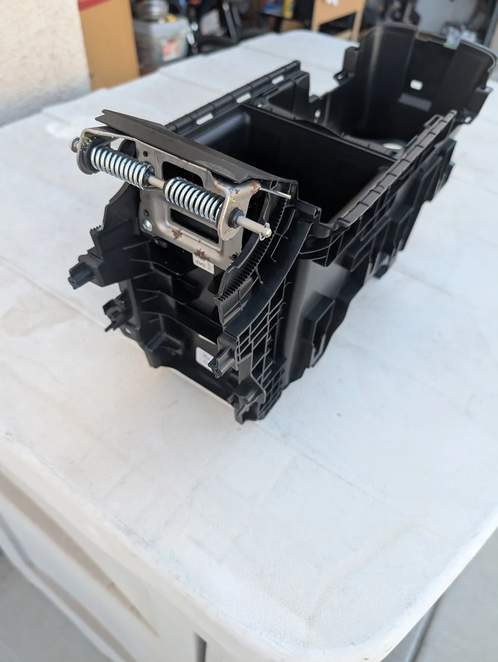 11th Gen Honda Civic Trade - Integra center console and armrest hinge PXL_20260330_210916396