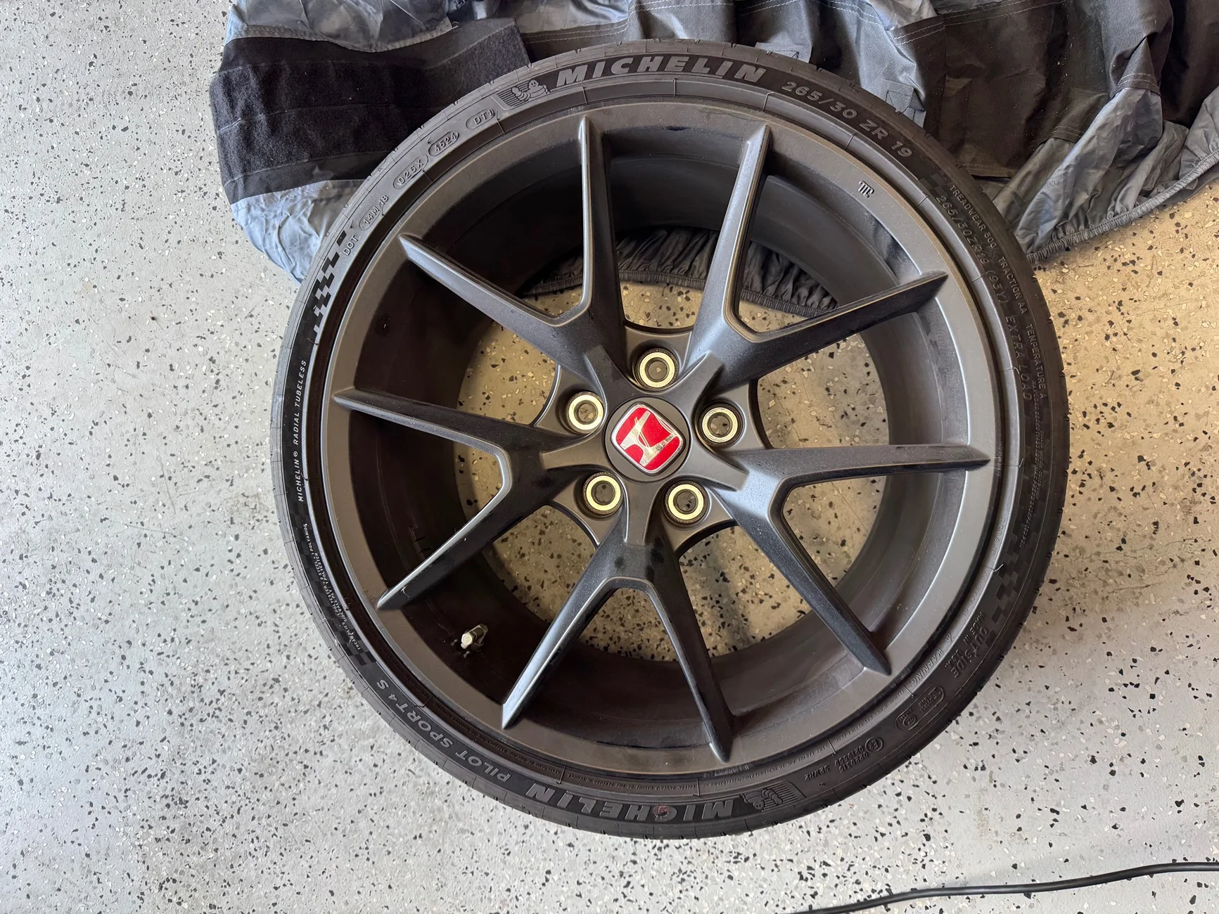 11th Gen Honda Civic OEM 2025 Type R Wheels and PS4S Tires IMG_8861