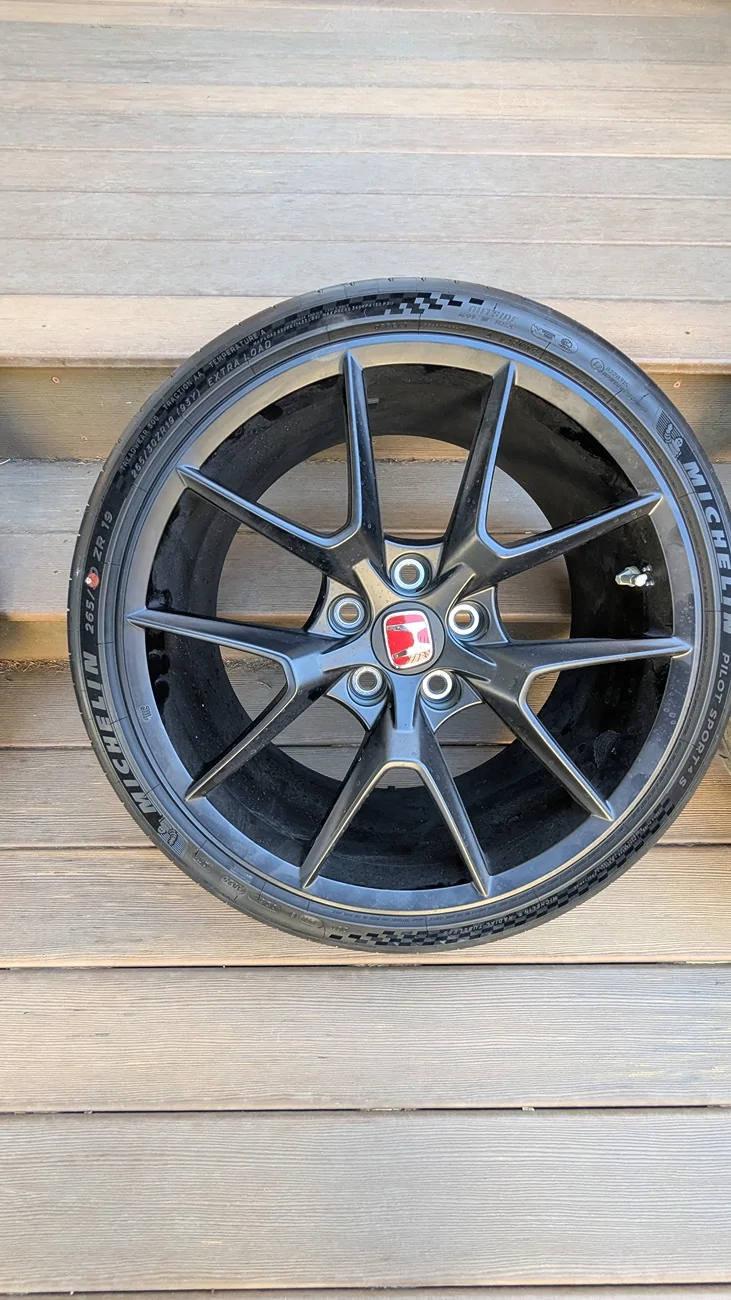 11th Gen Honda Civic 4Sale: 2025 Honda Civic Type R FL5 – Full Original Wheels/Tires/Center Caps/Lugs PXL_20260301_184926009