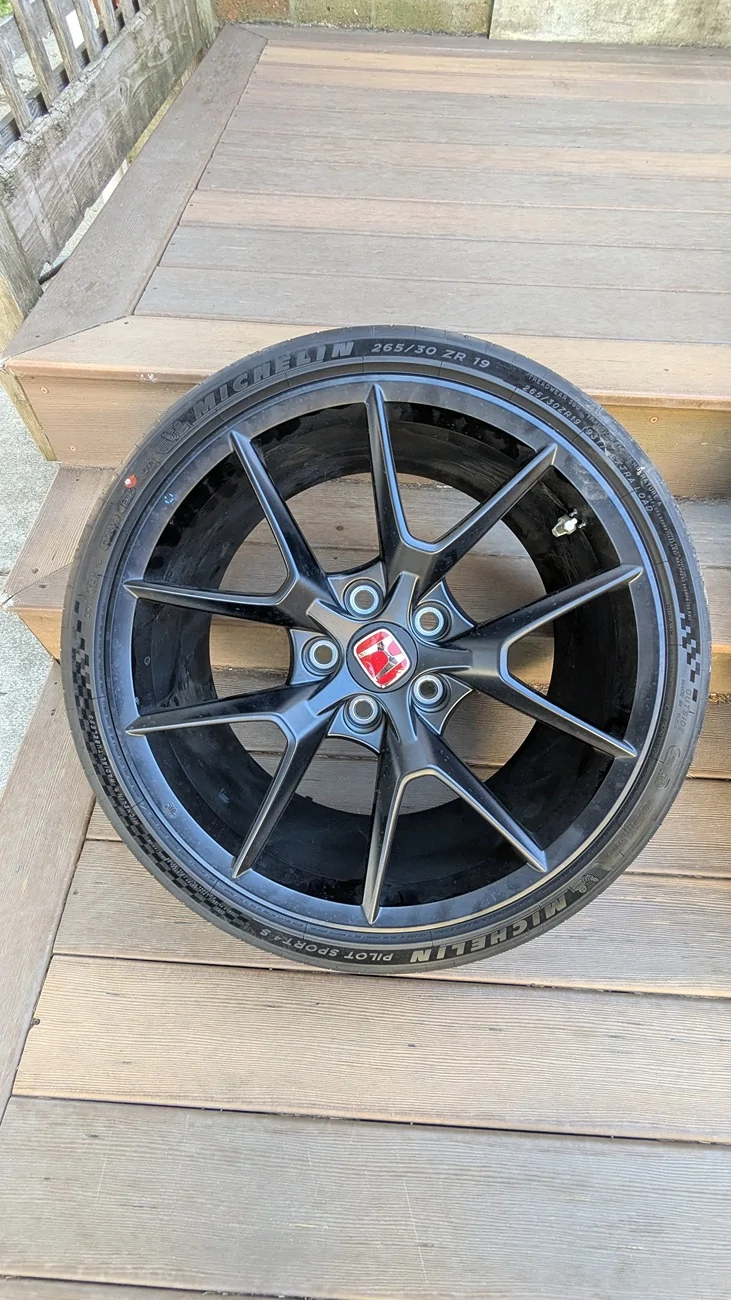 11th Gen Honda Civic 4Sale: 2025 Honda Civic Type R FL5 – Full Original Wheels/Tires/Center Caps/Lugs PXL_20260301_184922534