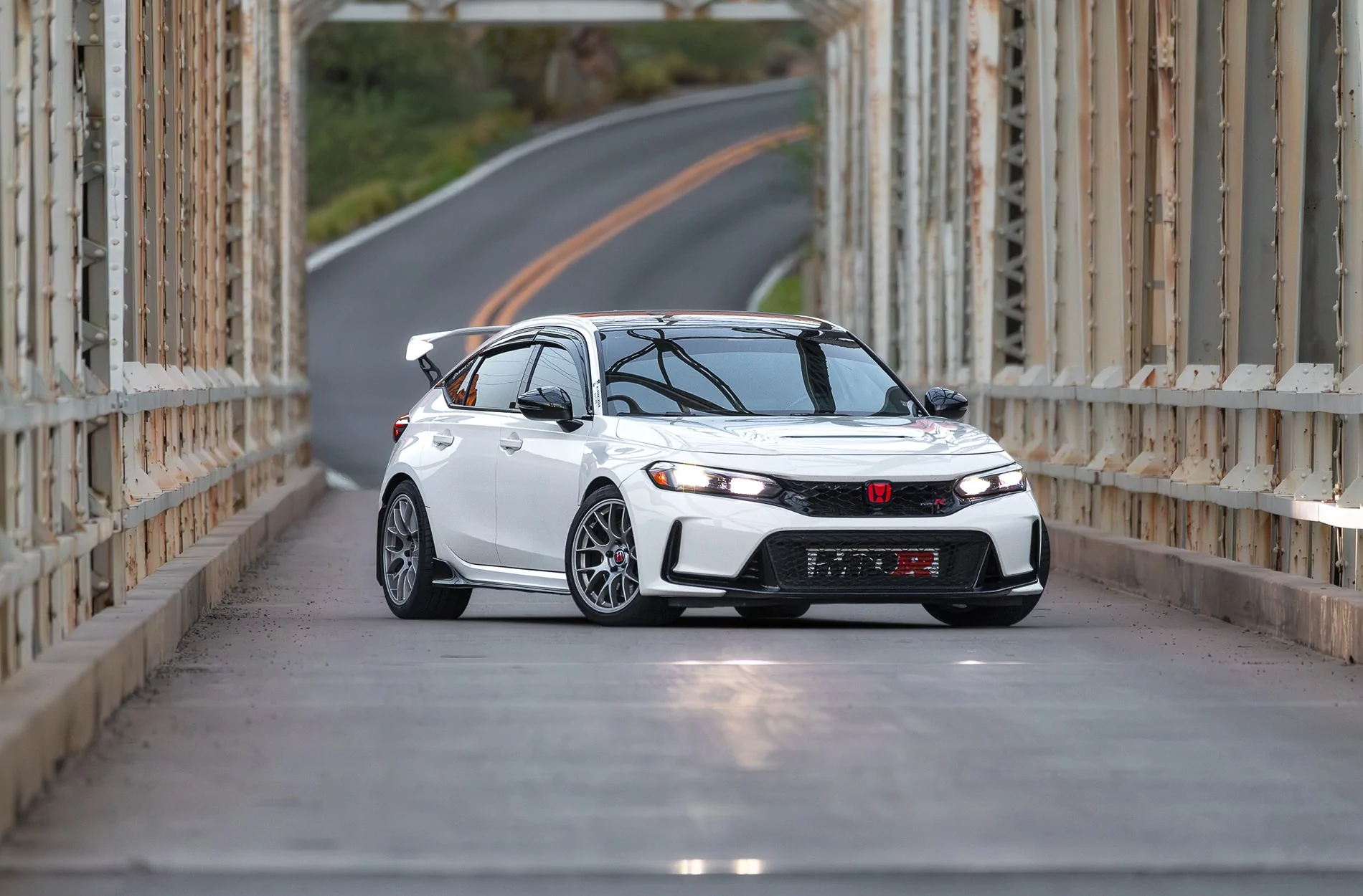 11th Gen Honda Civic Official CHAMPIONSHIP WHITE FL5 Type R Photos Thread _O3A1052-Edit