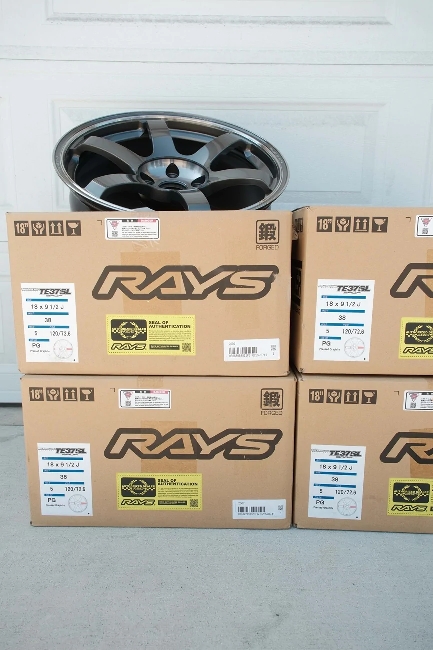 11th Gen Honda Civic FS:BNIB TE37 Saga SL 18x9.5 +38 Pressed Graphite DSCF5879
