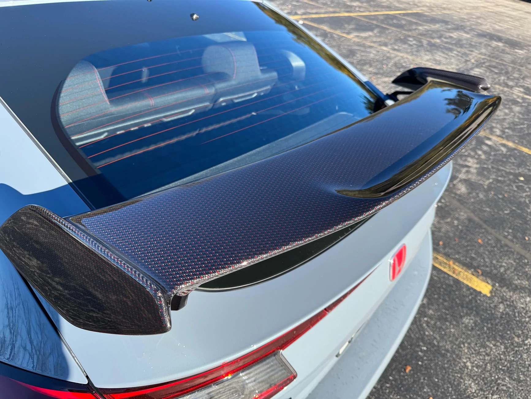 11th Gen Honda Civic Build quality issues with OEM carbon fiber spoiler IMG_4412