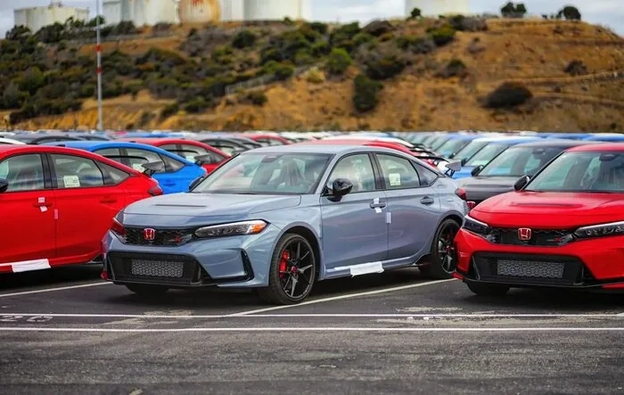 Photos: ~100 FL5 Civic Type R unloaded at the Richmond port!