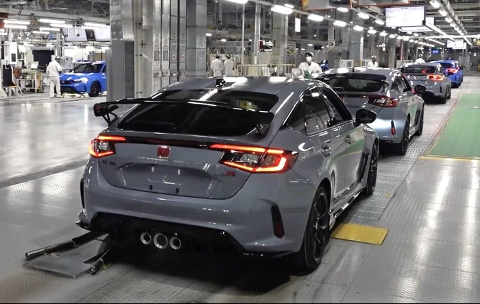 👷🏻‍♂️ FL5 Type R Production Assembly @ Japan Yorii Automobile Plant - Manufacturing Look Video!