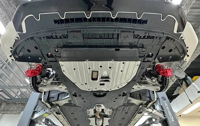 FL5 Type R Underbody, Suspension, Exhaust and Brakes Photos