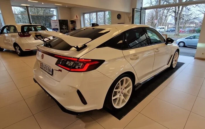 Championship White FL5 Civic Type R w/ paint matched spoiler wing and OEM wheels