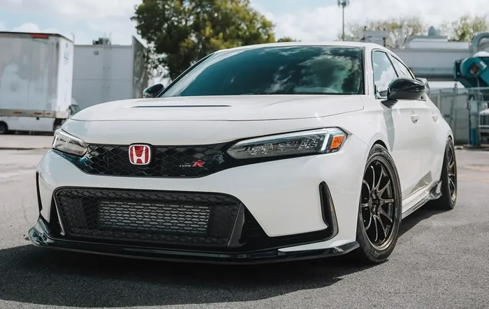 QUI’s TYPE R FL5 BUILD