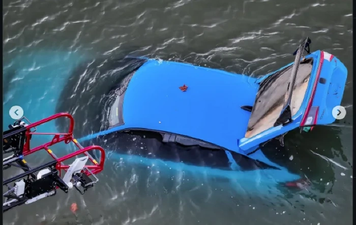 Boost Blue FL5 turned into boat, Oakland/Eastbay area
