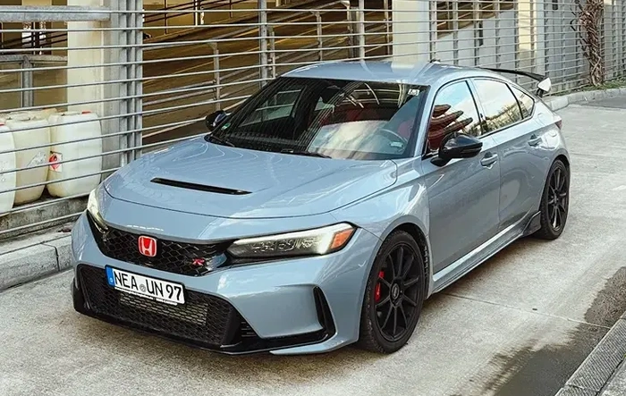 2023 Civic Type-R FL5 US-spec living in Germany Build
